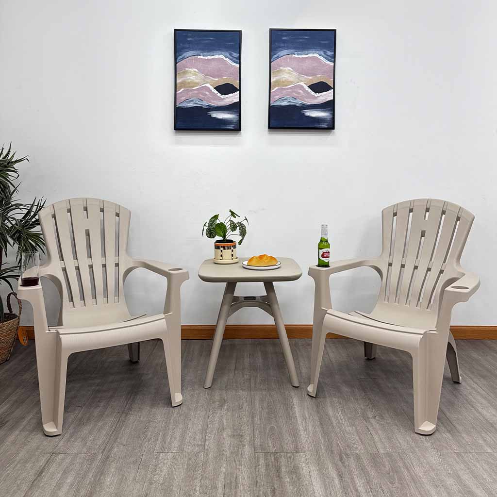 Silla plástica con porta vaso